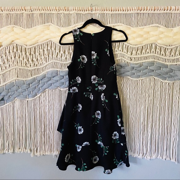 Banana Republic Dresses & Skirts - Banana Republic Floral Ruffle Hem Fit Flare LBD